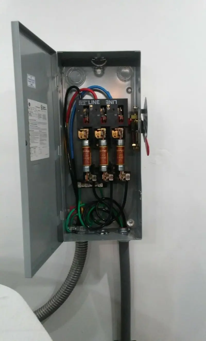 Three-phase disconnect switch installed for Smoke Detector Installation in California City